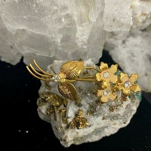 Austrian gold brushed 3 flower brooch